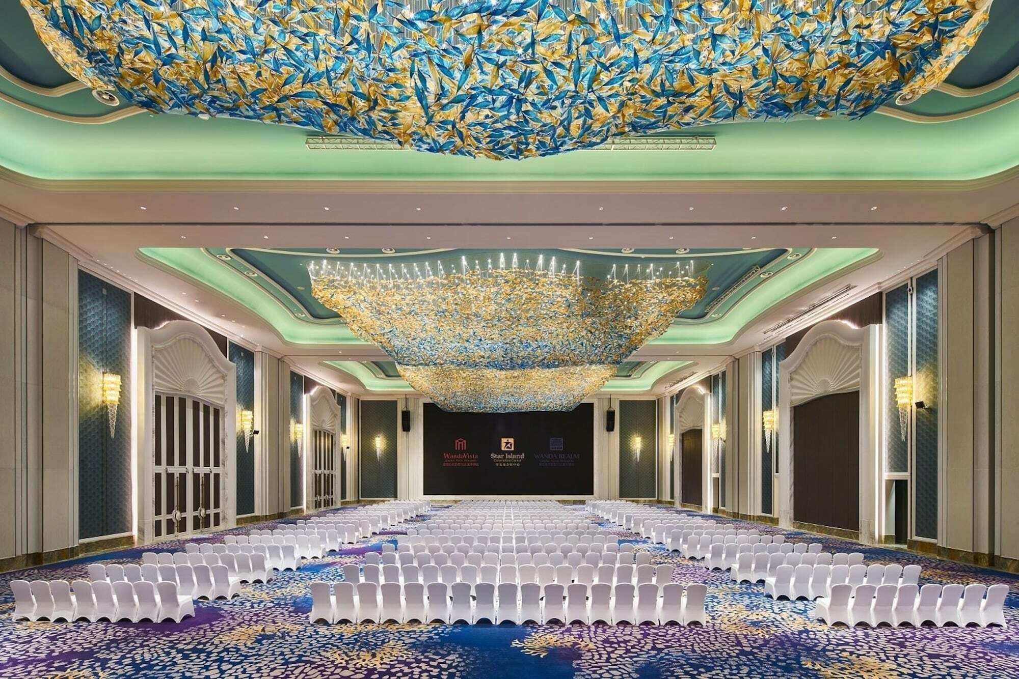 Wanda Realm Qingdao Movie Metropolis Hotel Екстериор снимка