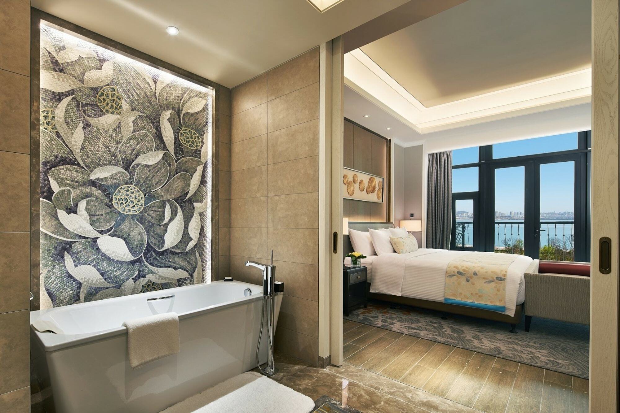 Wanda Realm Qingdao Movie Metropolis Hotel Екстериор снимка